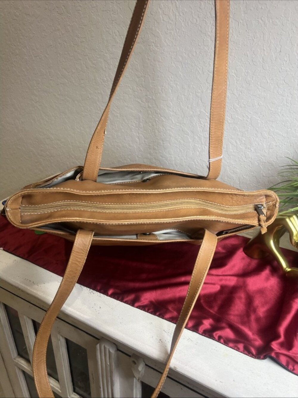 Ellington Cognac Brown Leather Shoulder Bag Whipstitch Trim Work Bag Travel - Picture 12 of 16